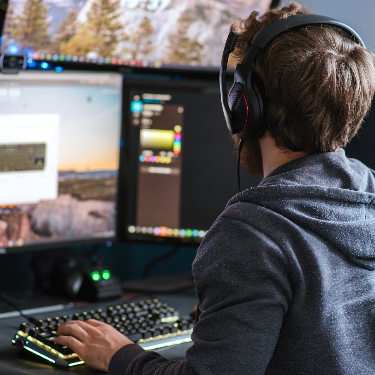 Person about to install Bitdefender VPN on Windows