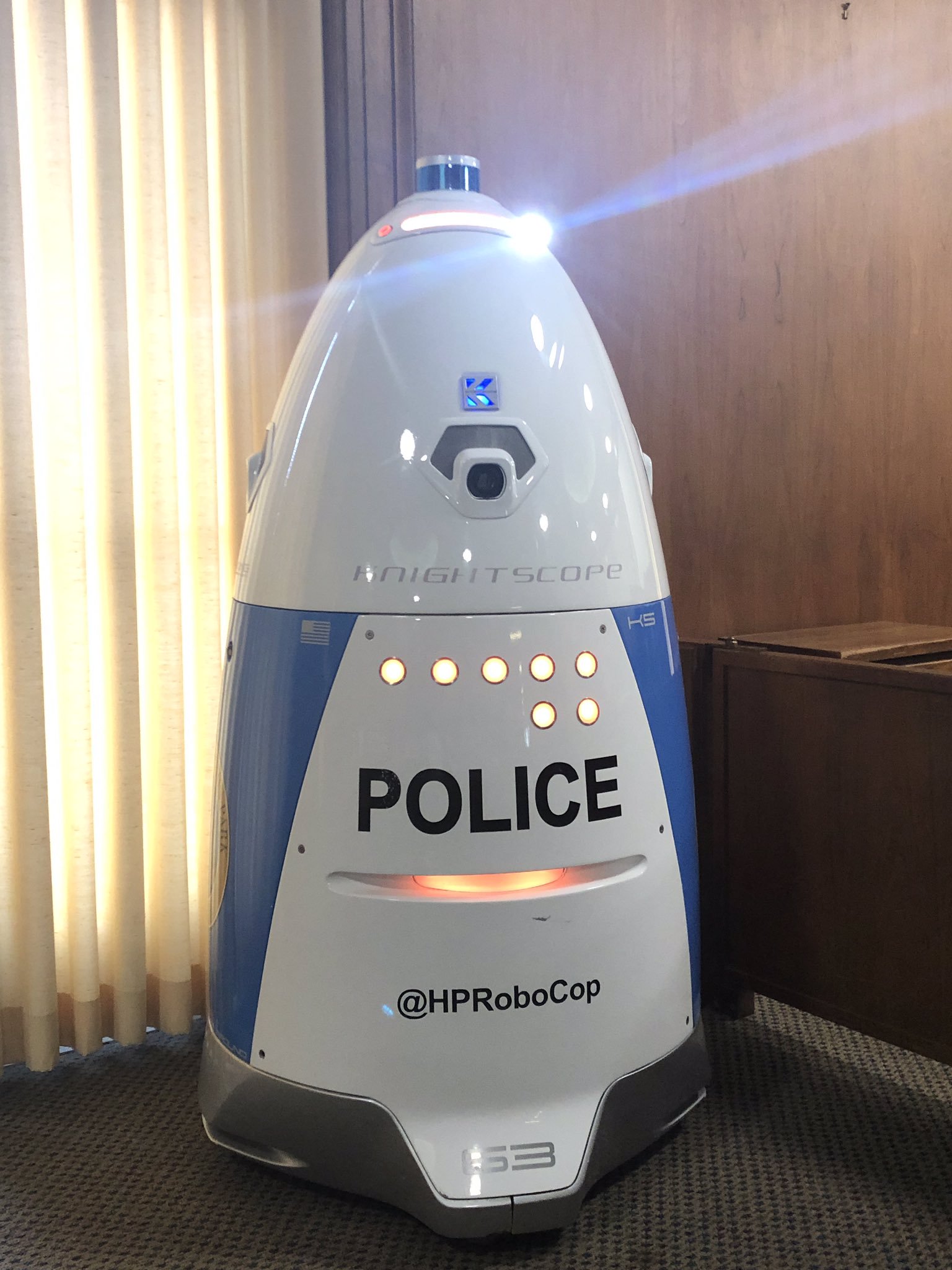 Police Robot Proves Useless if It’s Not Online  Bitdefender